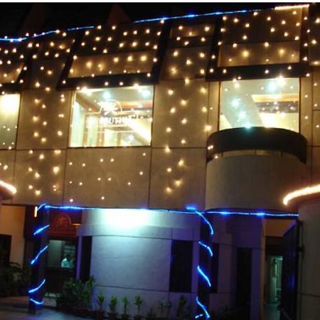Oyo 15791 Flagship Hotel Executive Hazratganj Λάκναου Εξωτερικό φωτογραφία