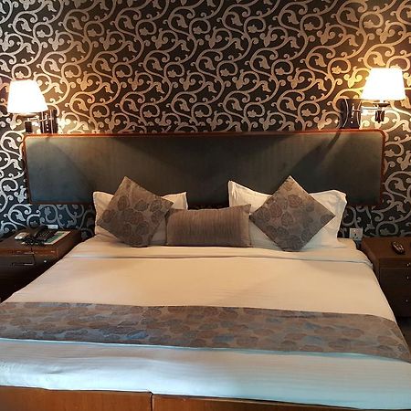 Oyo 15791 Flagship Hotel Executive Hazratganj Λάκναου Εξωτερικό φωτογραφία