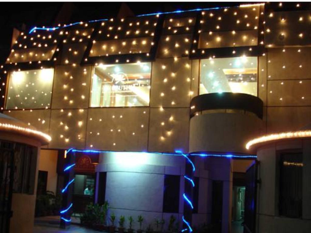 Oyo 15791 Flagship Hotel Executive Hazratganj Λάκναου Εξωτερικό φωτογραφία
