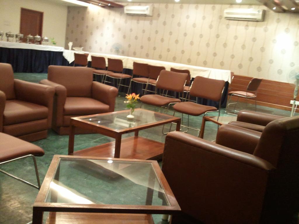 Oyo 15791 Flagship Hotel Executive Hazratganj Λάκναου Εξωτερικό φωτογραφία