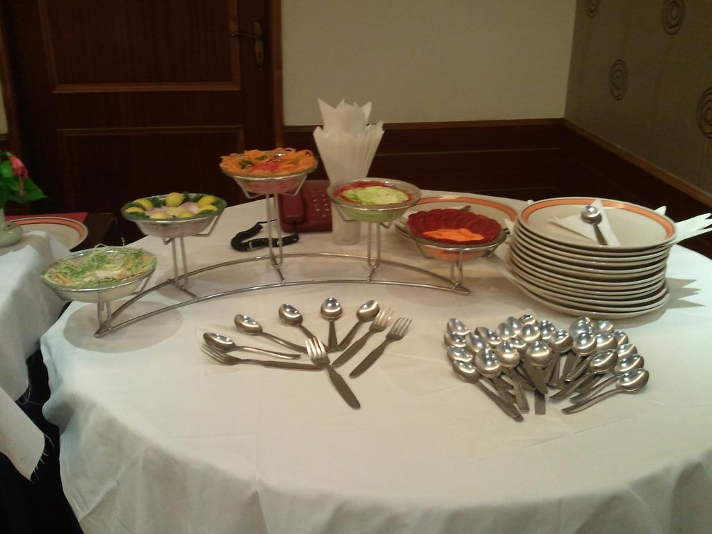 Oyo 15791 Flagship Hotel Executive Hazratganj Λάκναου Εξωτερικό φωτογραφία