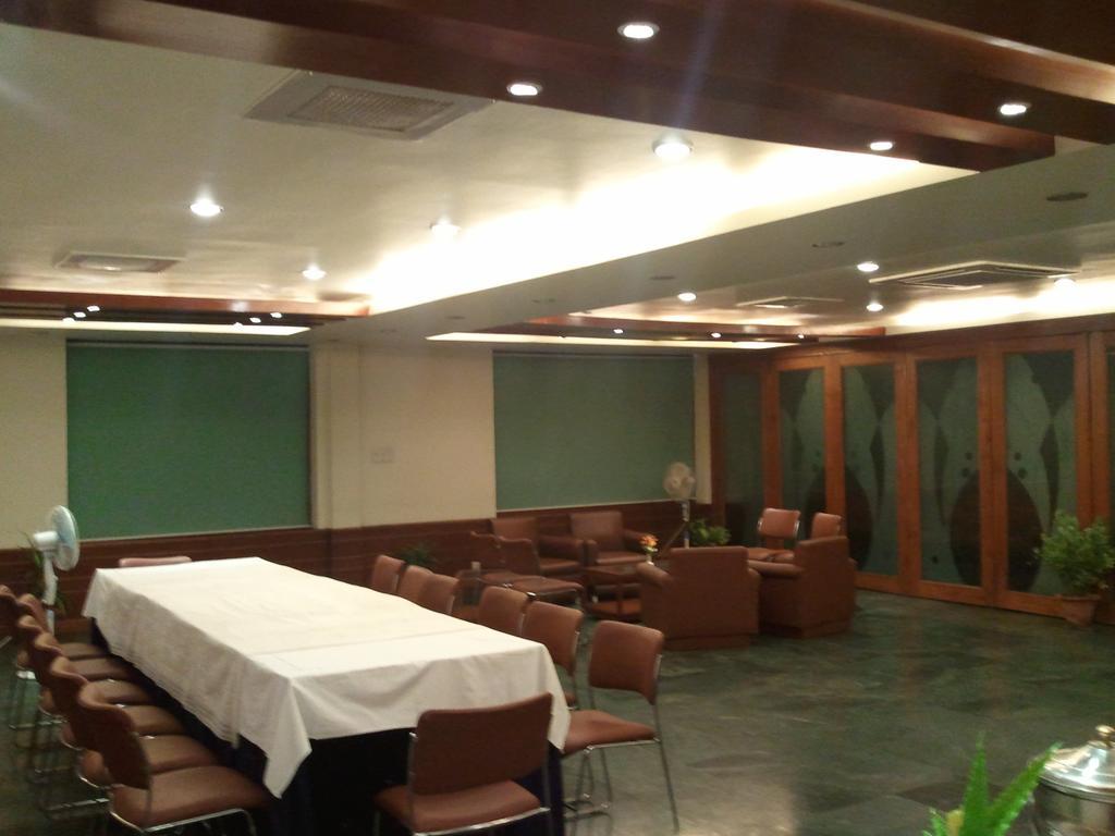 Oyo 15791 Flagship Hotel Executive Hazratganj Λάκναου Εξωτερικό φωτογραφία