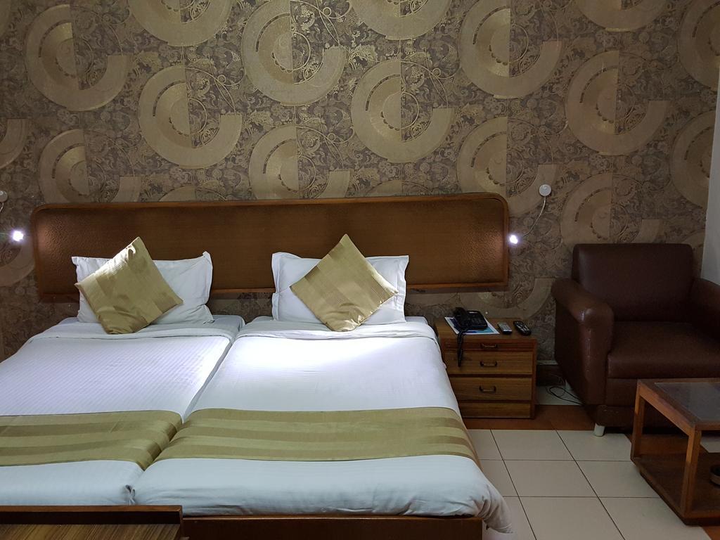 Oyo 15791 Flagship Hotel Executive Hazratganj Λάκναου Εξωτερικό φωτογραφία
