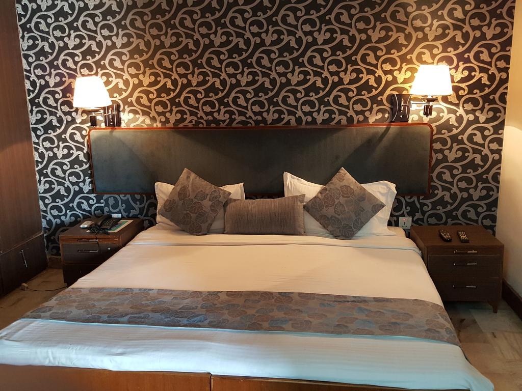 Oyo 15791 Flagship Hotel Executive Hazratganj Λάκναου Εξωτερικό φωτογραφία