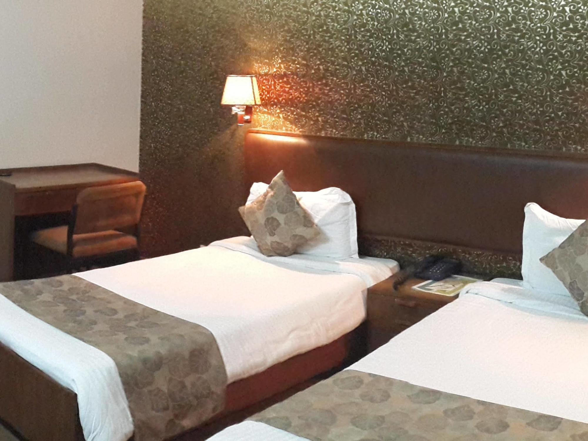 Oyo 15791 Flagship Hotel Executive Hazratganj Λάκναου Εξωτερικό φωτογραφία